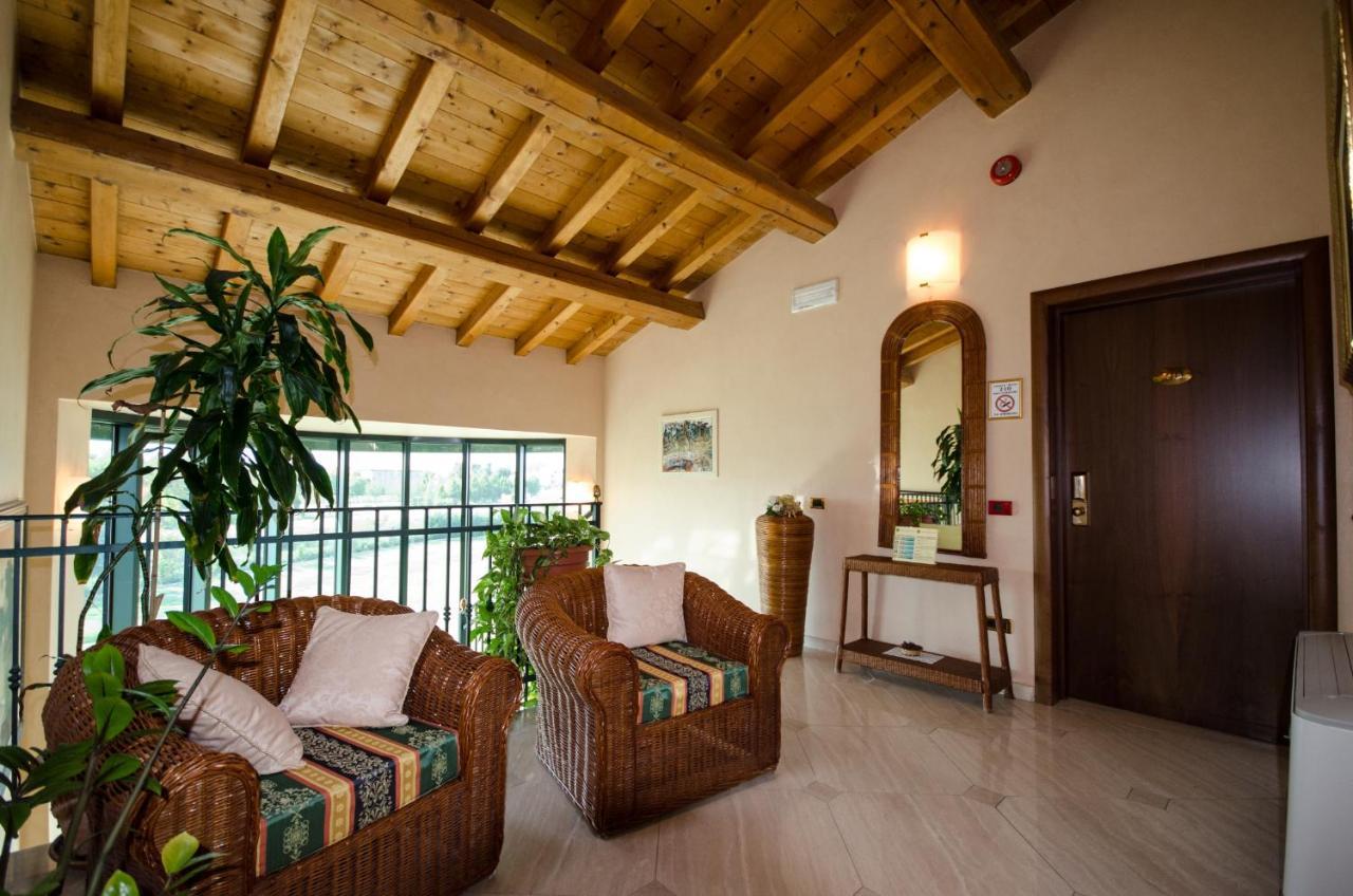 Hotel Corte Vecchia San Prospero Exteriör bild