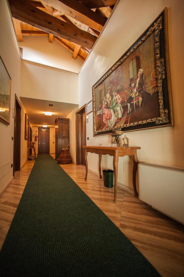 Hotel Corte Vecchia San Prospero Exteriör bild