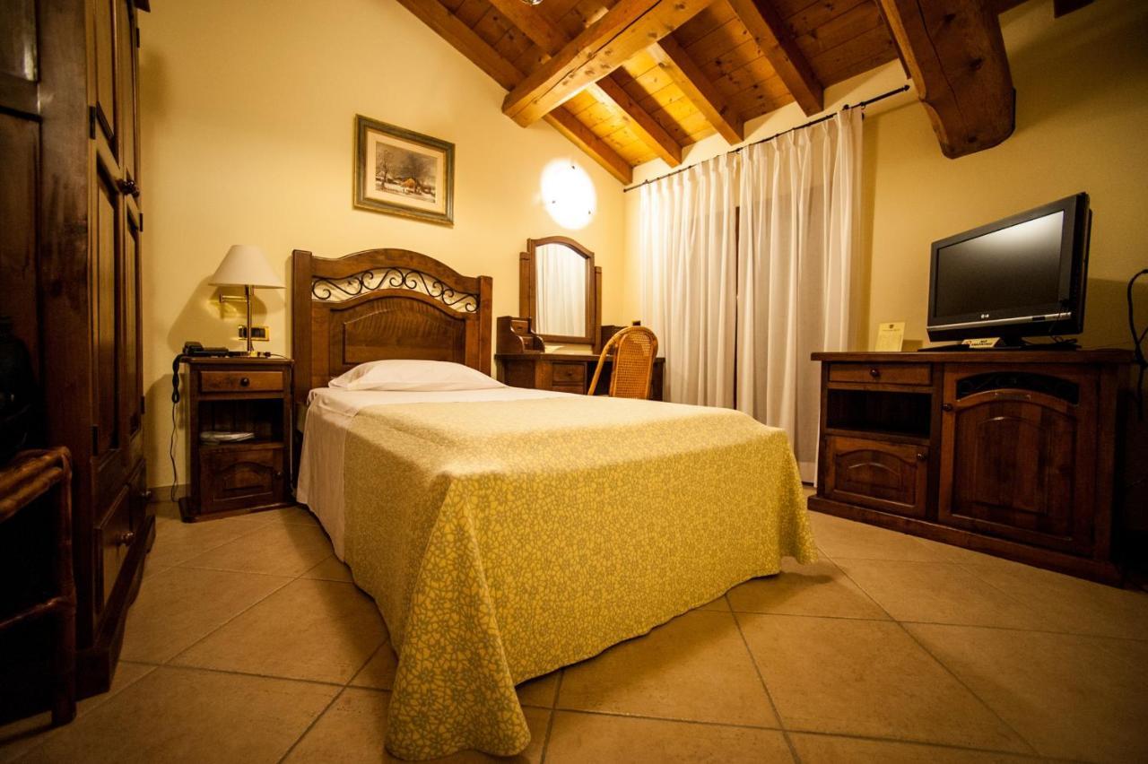 Hotel Corte Vecchia San Prospero Exteriör bild