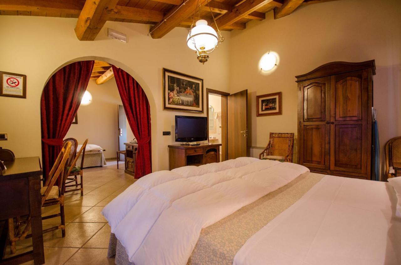 Hotel Corte Vecchia San Prospero Exteriör bild