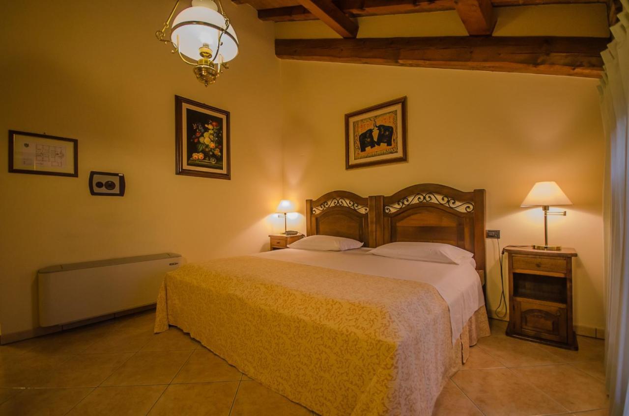 Hotel Corte Vecchia San Prospero Exteriör bild