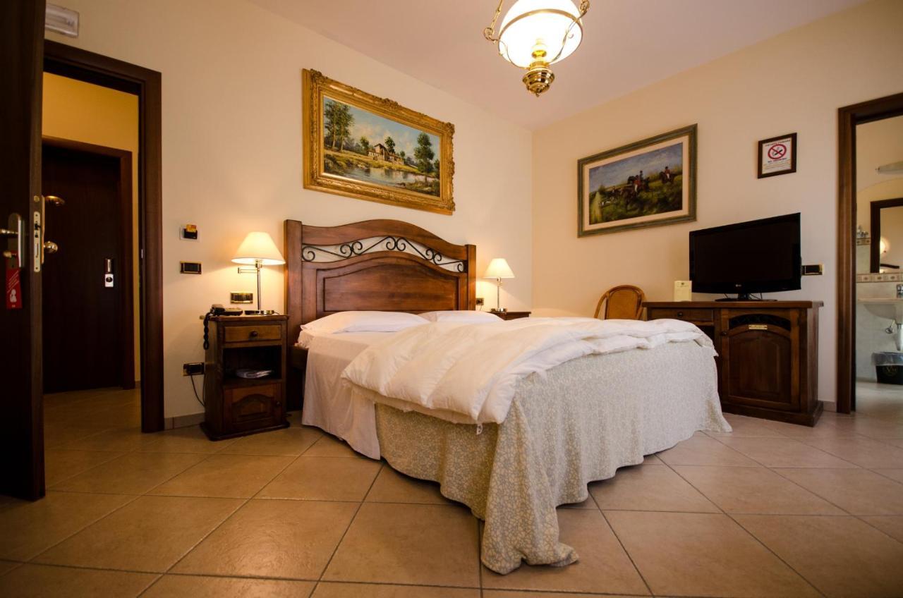 Hotel Corte Vecchia San Prospero Exteriör bild