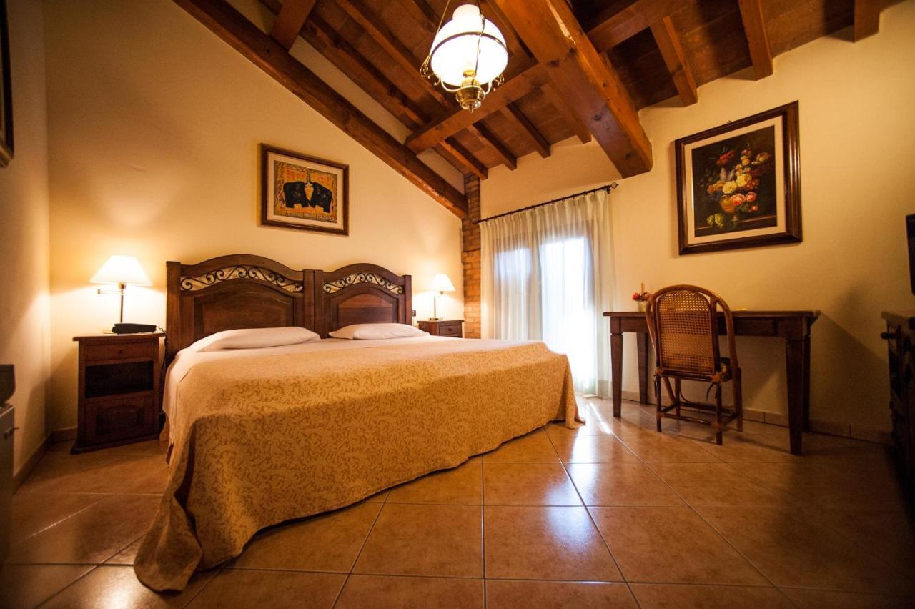 Hotel Corte Vecchia San Prospero Exteriör bild